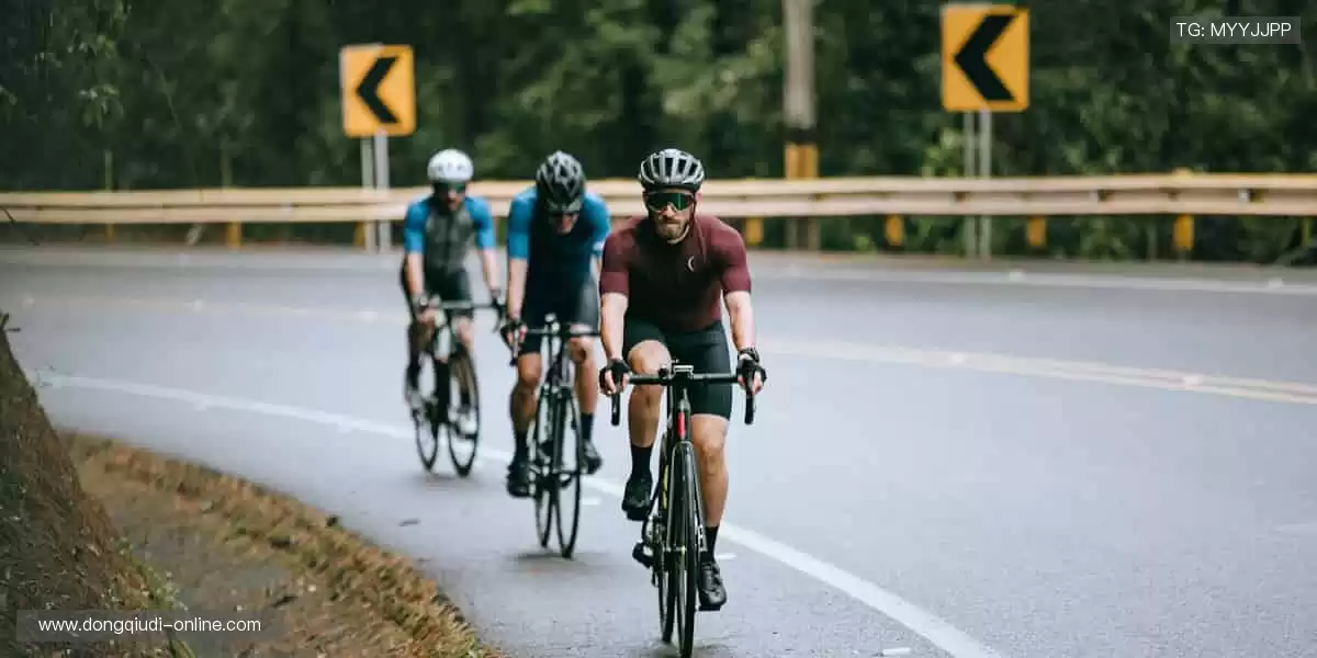 💻全球赛事，同步开启！AI 解说 + 弹幕互动，让观赛更嗨🎉